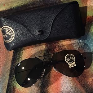 Ray-Ban aviator sunglasses. Black/Black